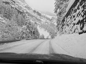 Snowy road to Cogne