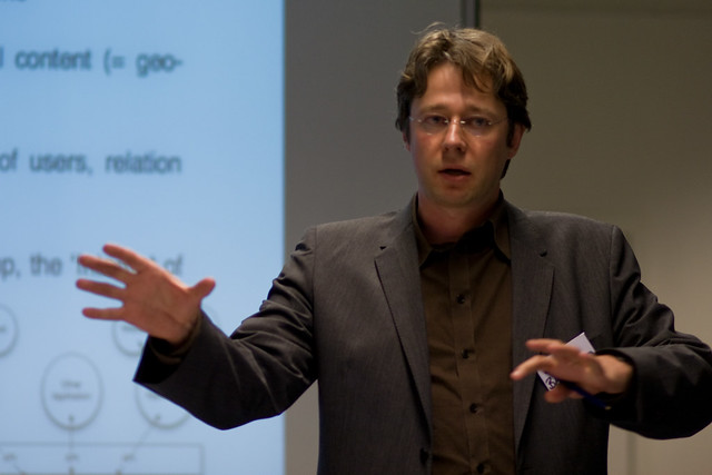 Piet Ballon presenting